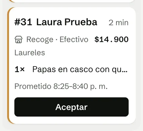 Una tarjeta de pedido nuevo con la hora prometida al cliente y el botón Aceptar